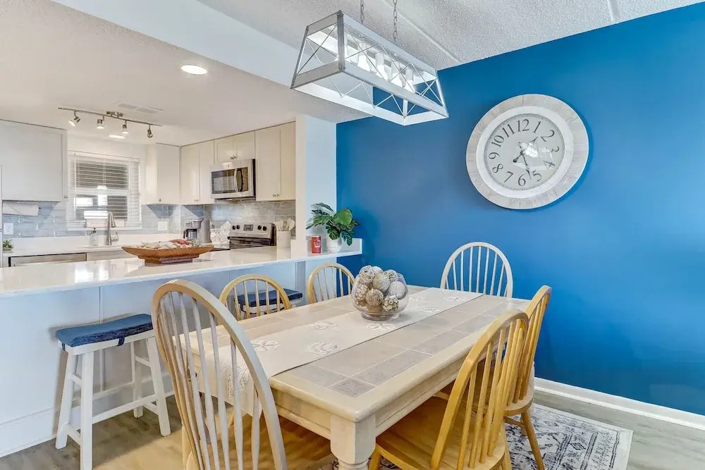 C5 Amelia South 2 Bedroom Condo by RedAwning