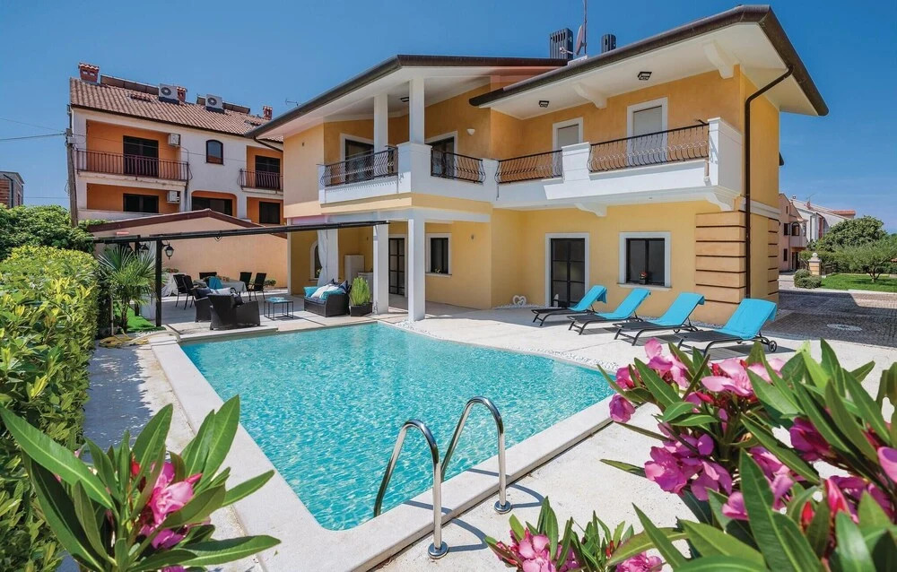 Awesome Apartment in Rovinj With 1 Bedrooms, Wifi and Outdoor Swimming Pool
