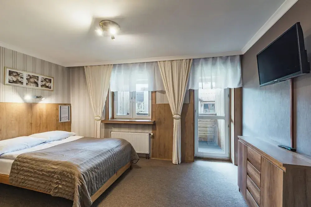 Guest Rooms and Family Apartments
