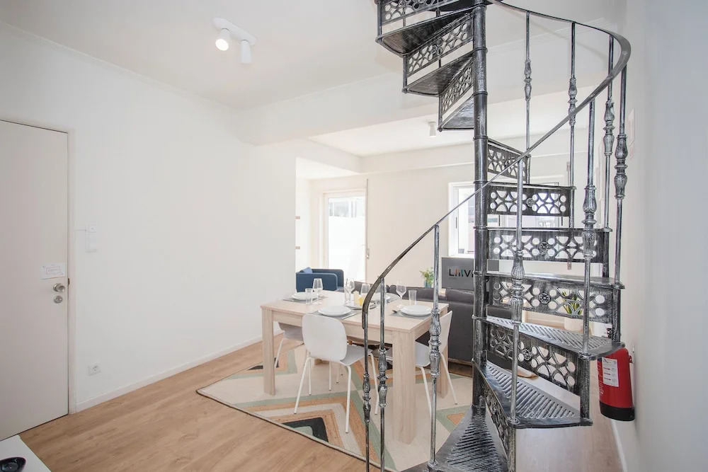 Liiiving - Downtown Balcony Apartment