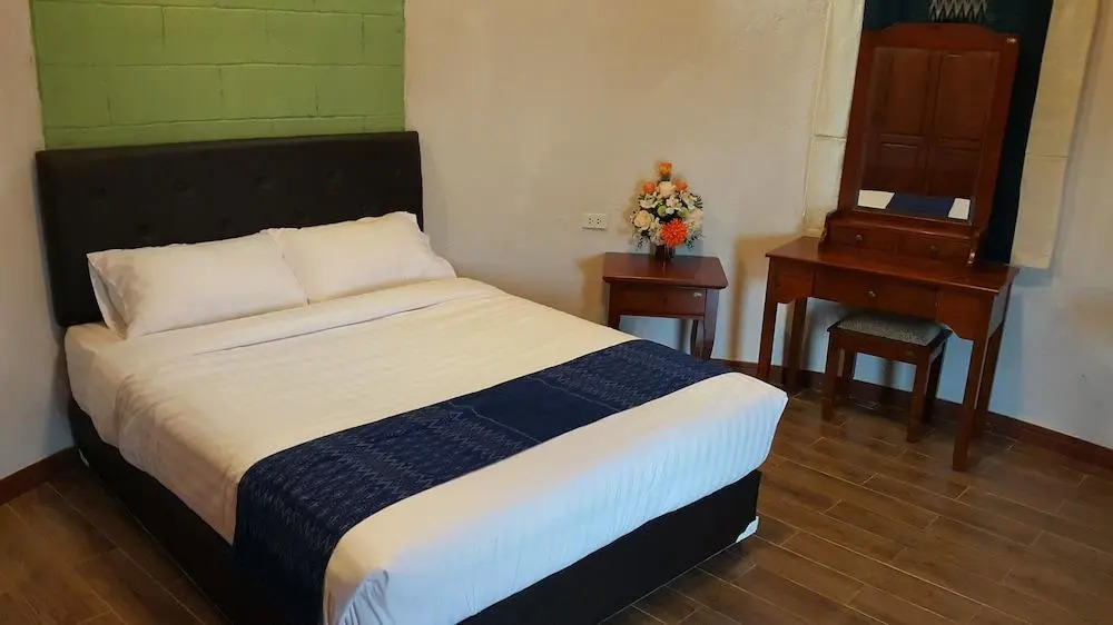 Khemmarat Baandin Resort