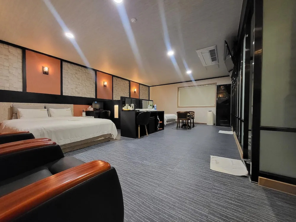 GoldenRoot Hotel in Gimhae