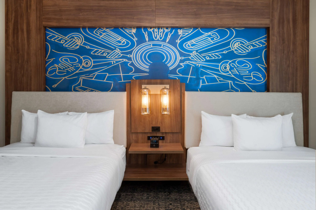 La Quinta Inn & Suites by Wyndham Nashville Downtown Stadium