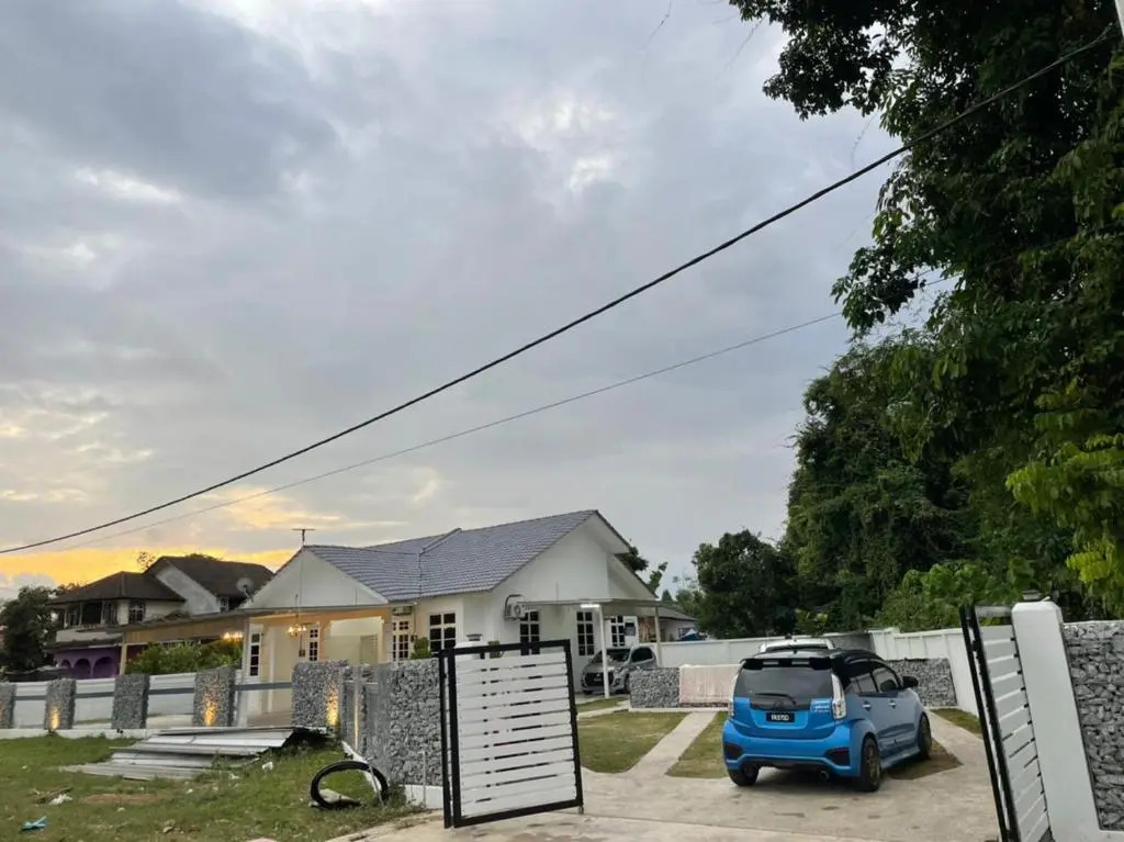 HOMESTAY ASTON GARDEN KB