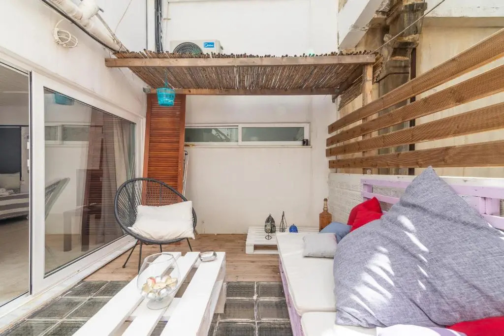 Loft Style Central Studio Large Terrace 100Mbps