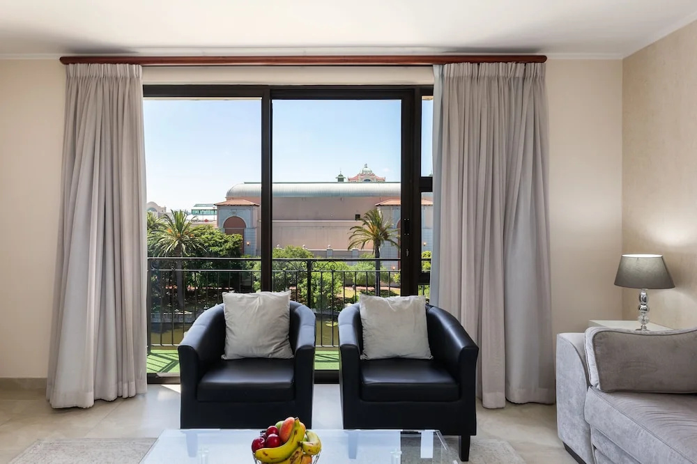 Island Club LA302 by CTHA