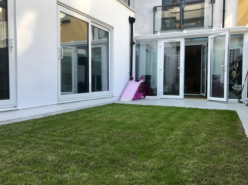Spacious Flat With Private Patio Right by Kings X Station