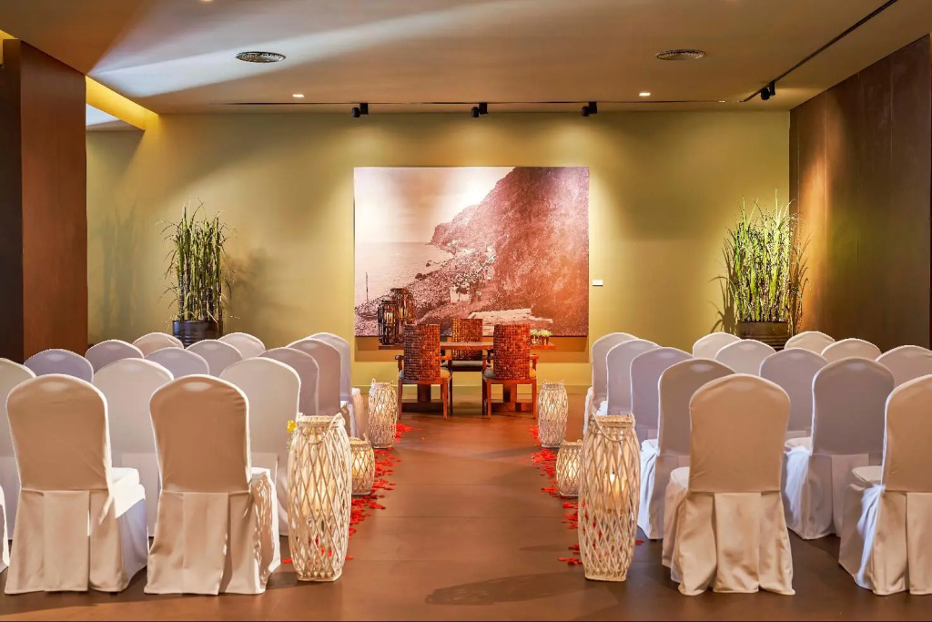 Saccharum Resort