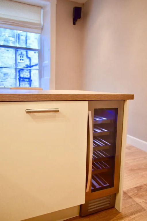 Homely 2 Bedroom Apartment in Stockbridge