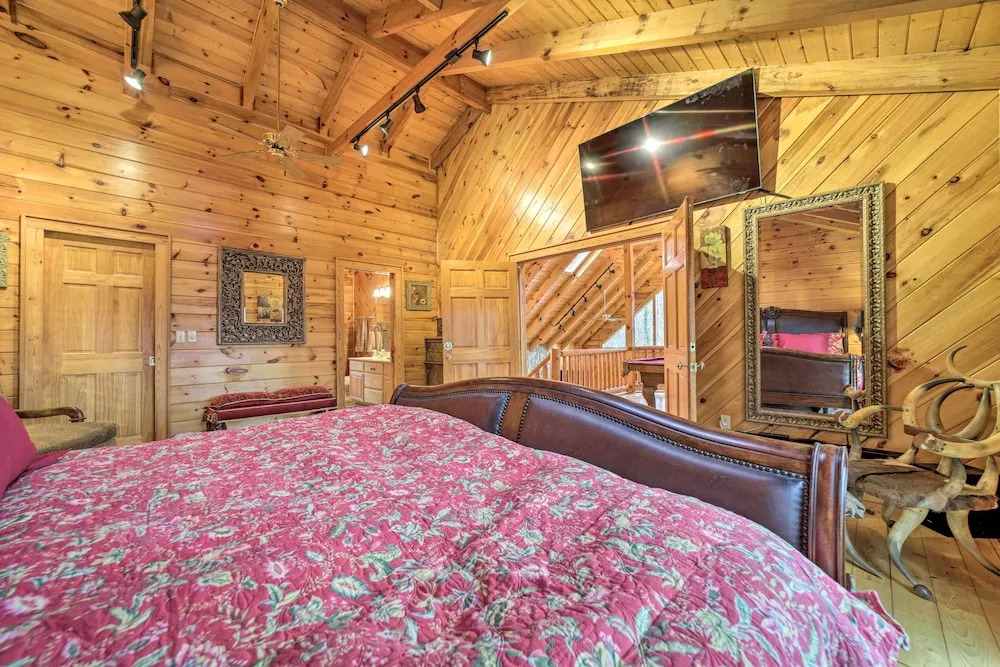 Walk to Golfing: Grand Maggie Valley Cabin