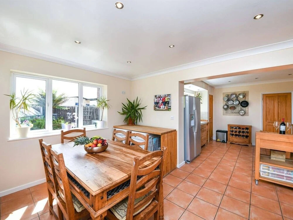Specious 3bed property with parking & large garden