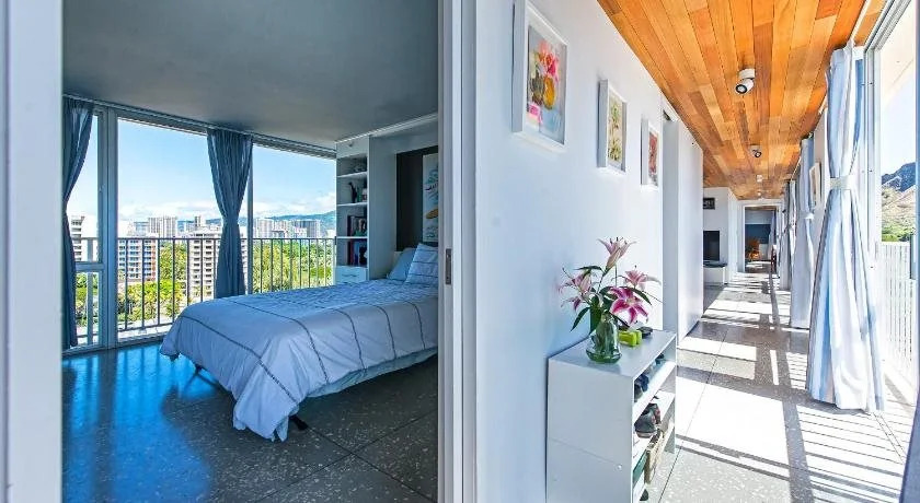 Diamond Head Beach Hotel