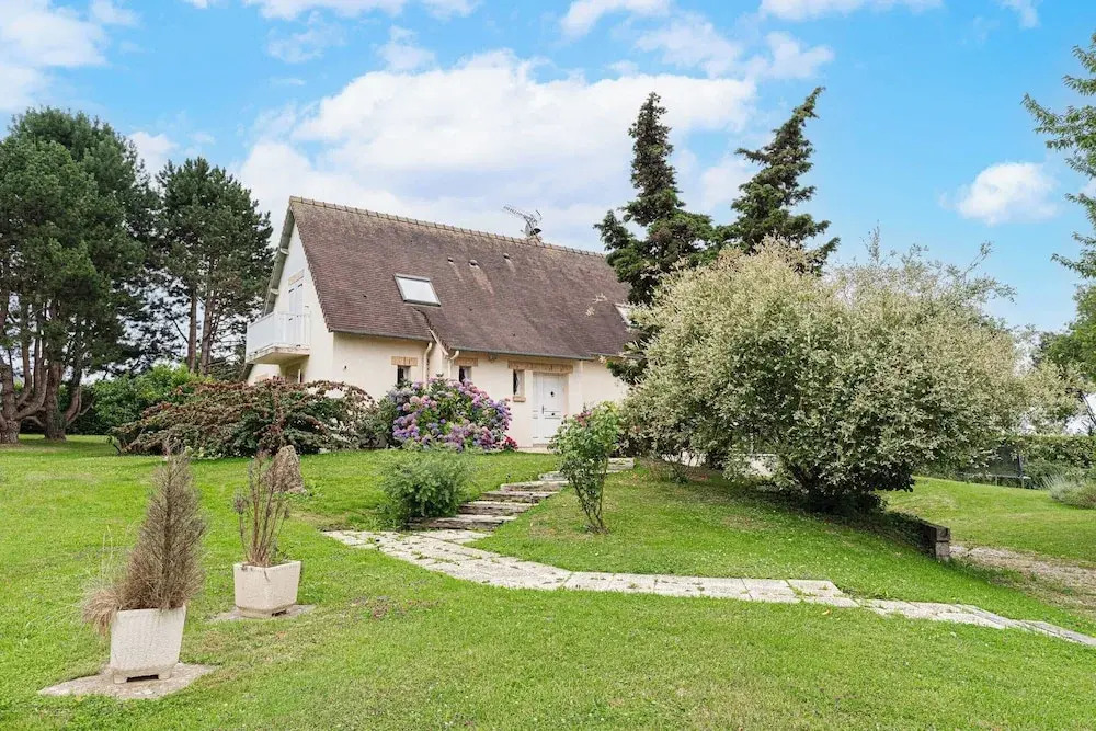 Stunning House With Swimming Pool and Padel Court
