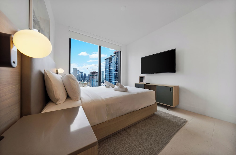Upscale 3-BD Condo in DTW Miami