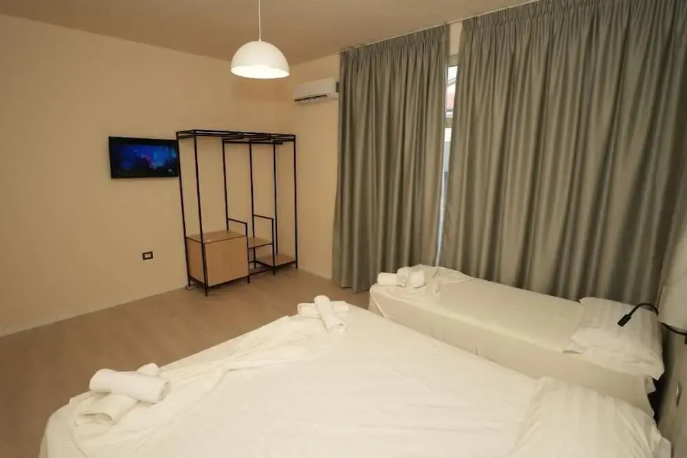Eiza Apartments