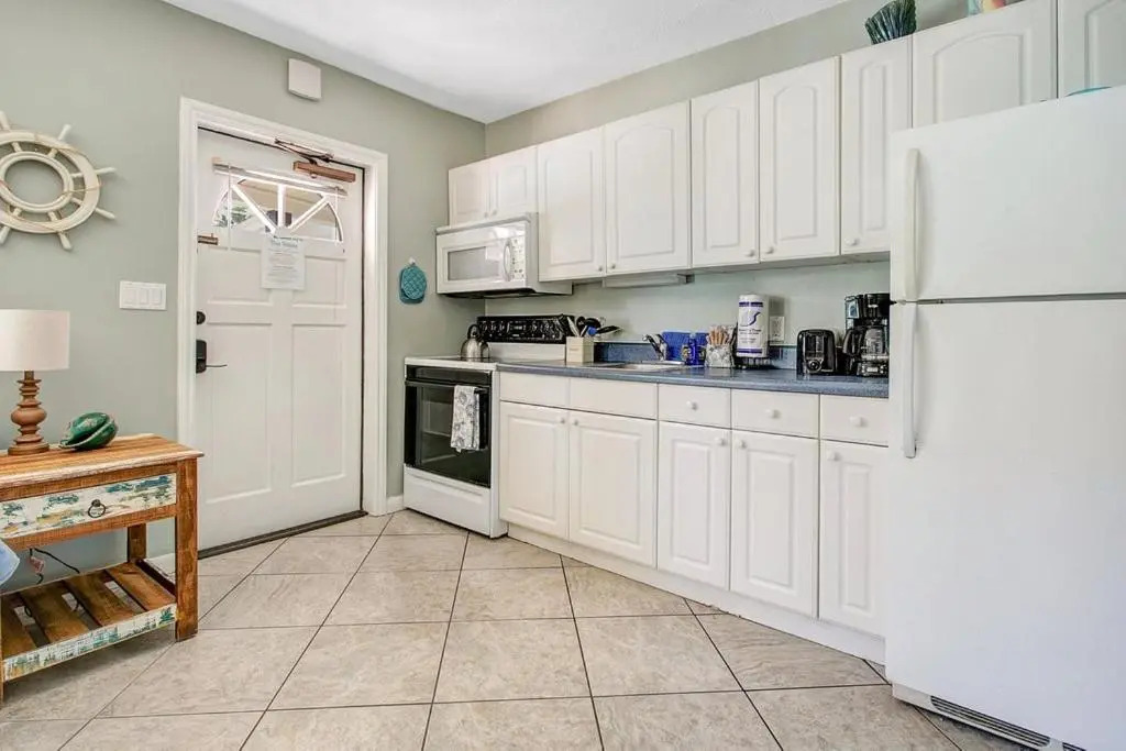 Five Palms Suite 102 - Daily - Weekly - Monthly