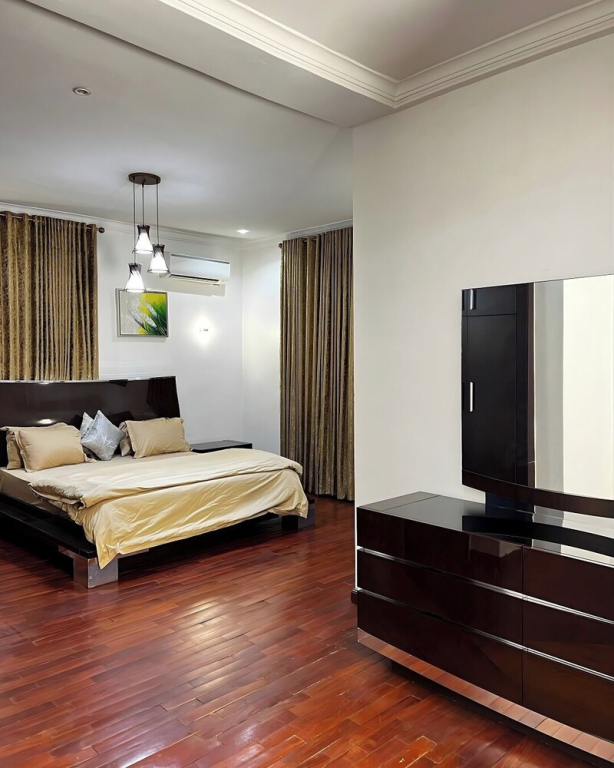 T And T Apartment