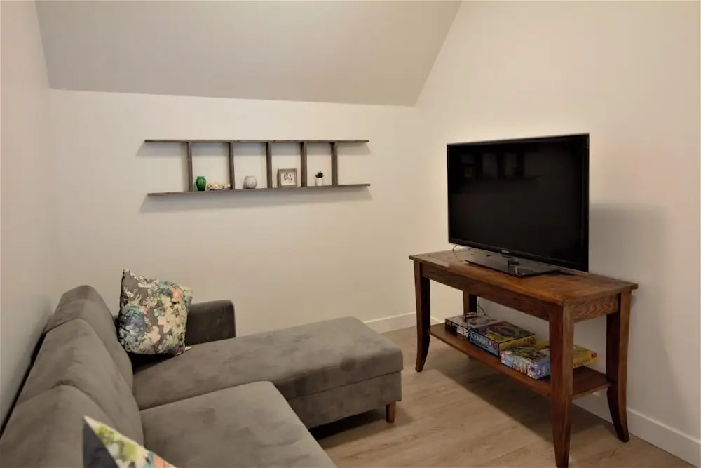 Storm Bay Cottage 1