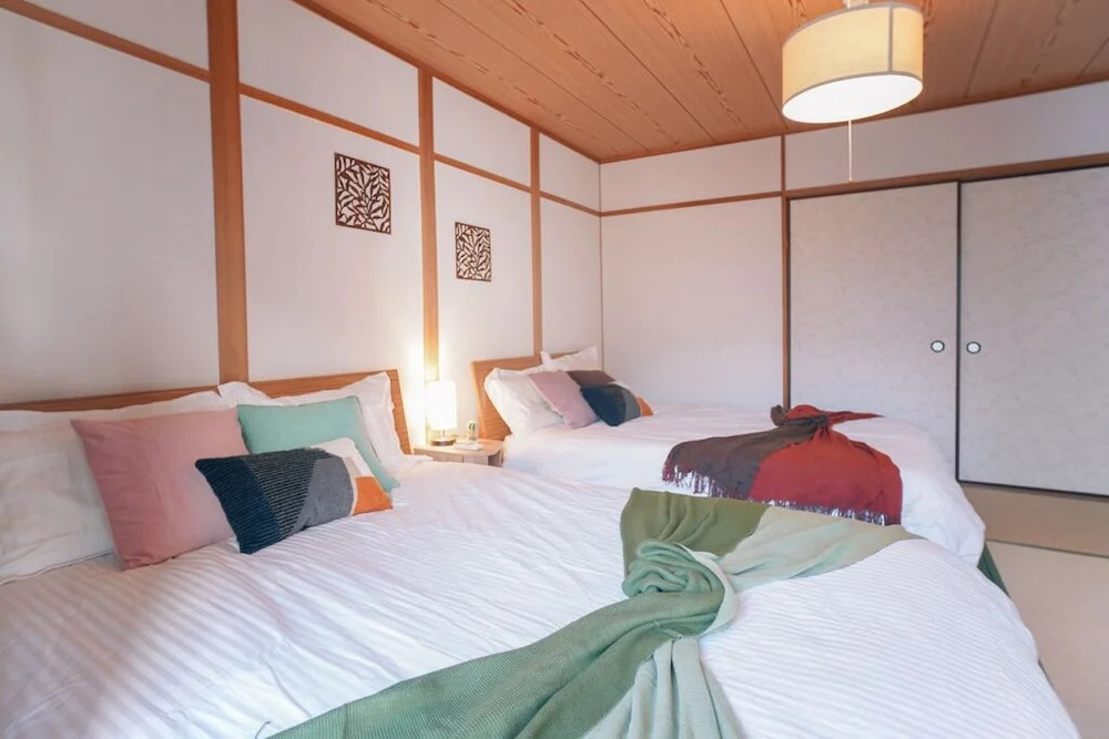 Tsurumibashi House