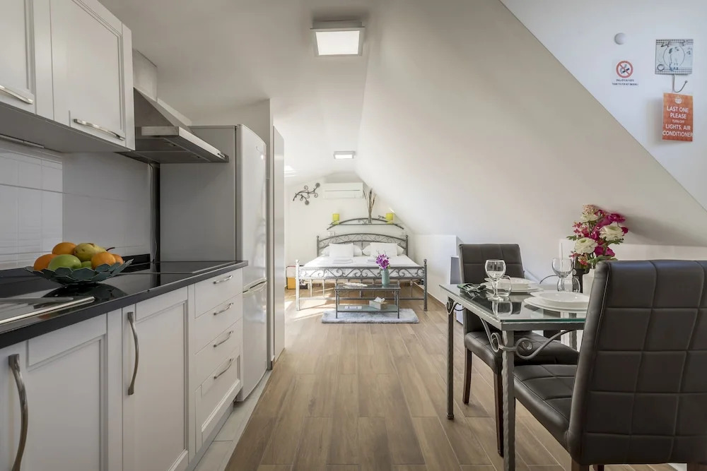 Apartments and Rooms Villa Erede