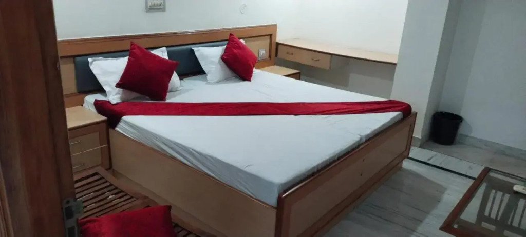 Hotel Veersarthak Residency