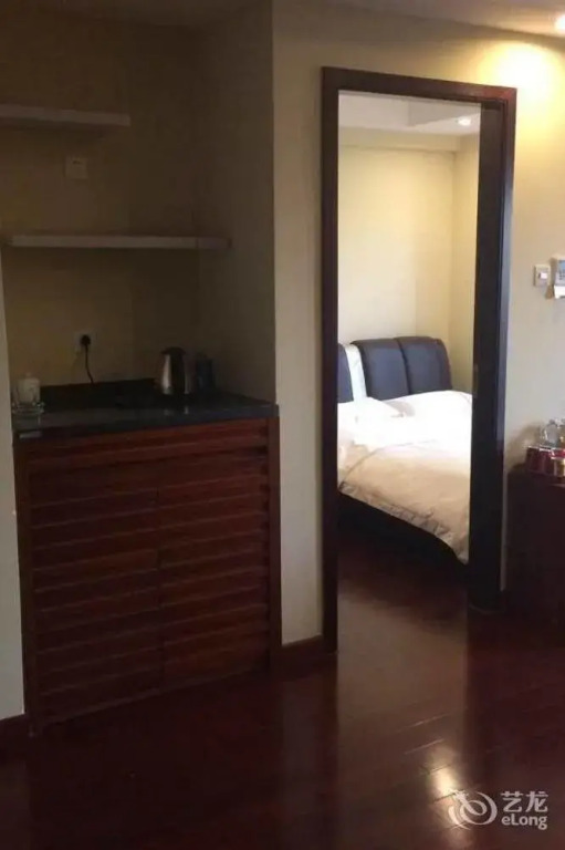 Zhanhong Pazhou Service Apartment