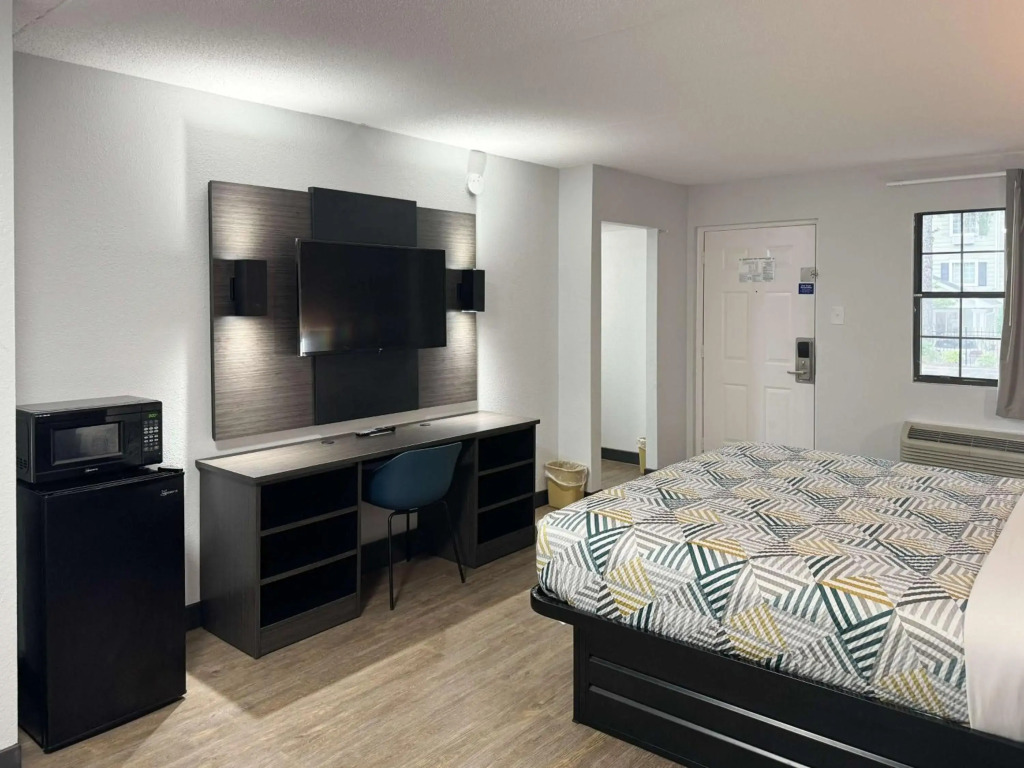 Motel 6 Huntsville AL University Dr