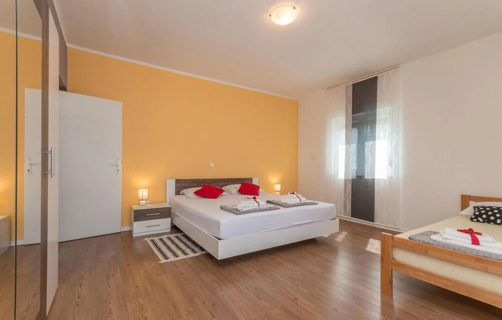Beautiful Home in Zadar With 6 Bedrooms and Wifi