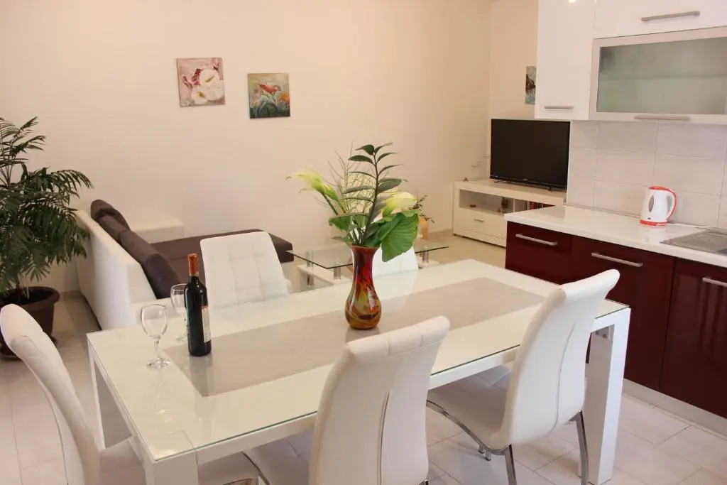Apartment Maras