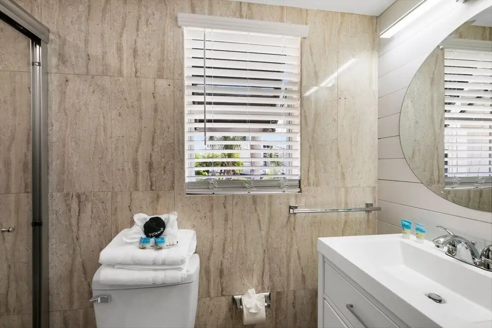 Barcelona Ct. 483, Marco Island Vacation Rental 5 Bedroom Home by Redawning