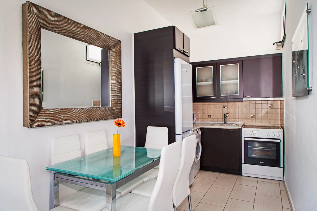 Airth Santorini Suites