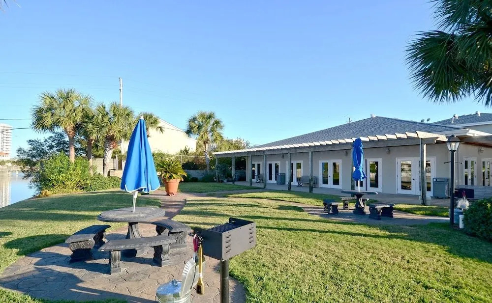 Shoreline 3044 Condo by RedAwning