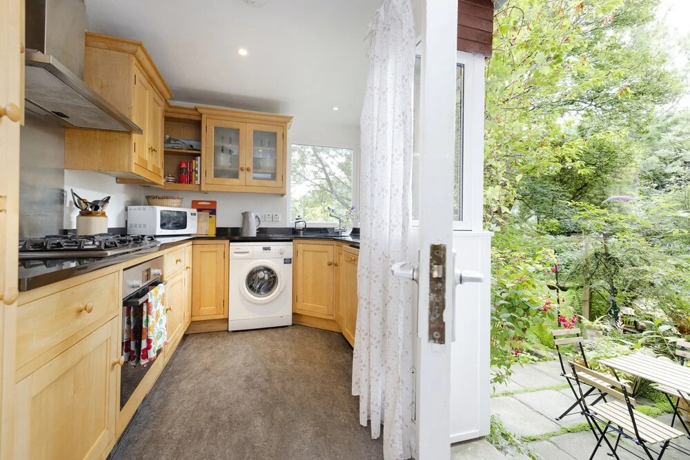 JOIVY 3 Bed Meadows Flat Near Castle & Royal Mile