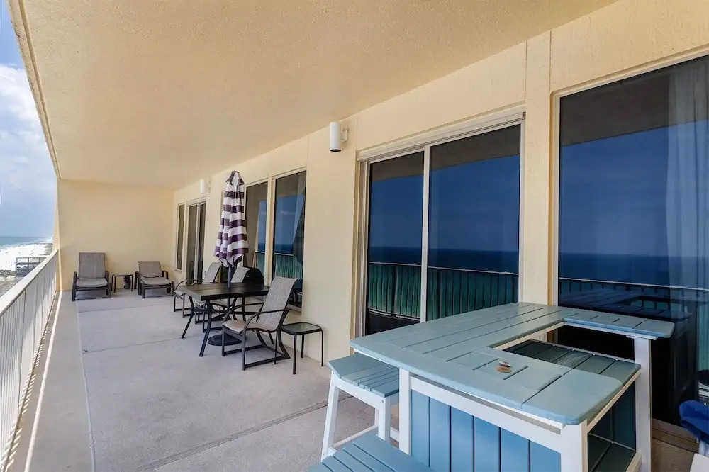 Wondrous Oceanfront Condo with Free Poolside WiFi - Unit 1105 by RedAwning