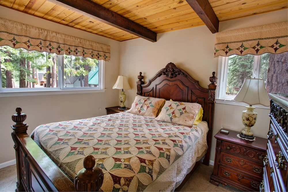 Lloyds Lodge Vacation Rental 4 Bedrooms 2 Bathrooms Home