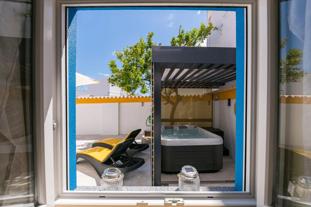LovelyStay - Sweet Escape II - Backyard