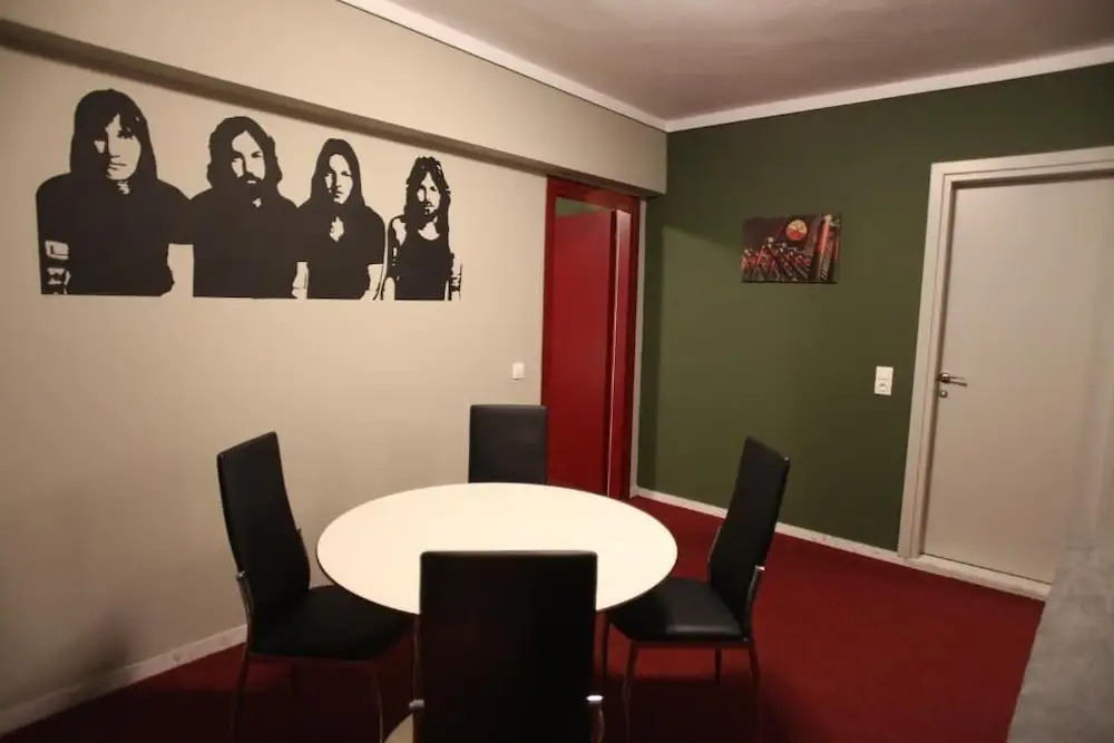 Stay Hybrid Youth Hostel