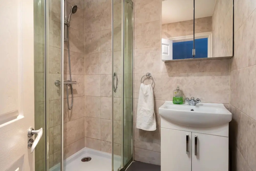Comfy 2 Bed Flat QCE