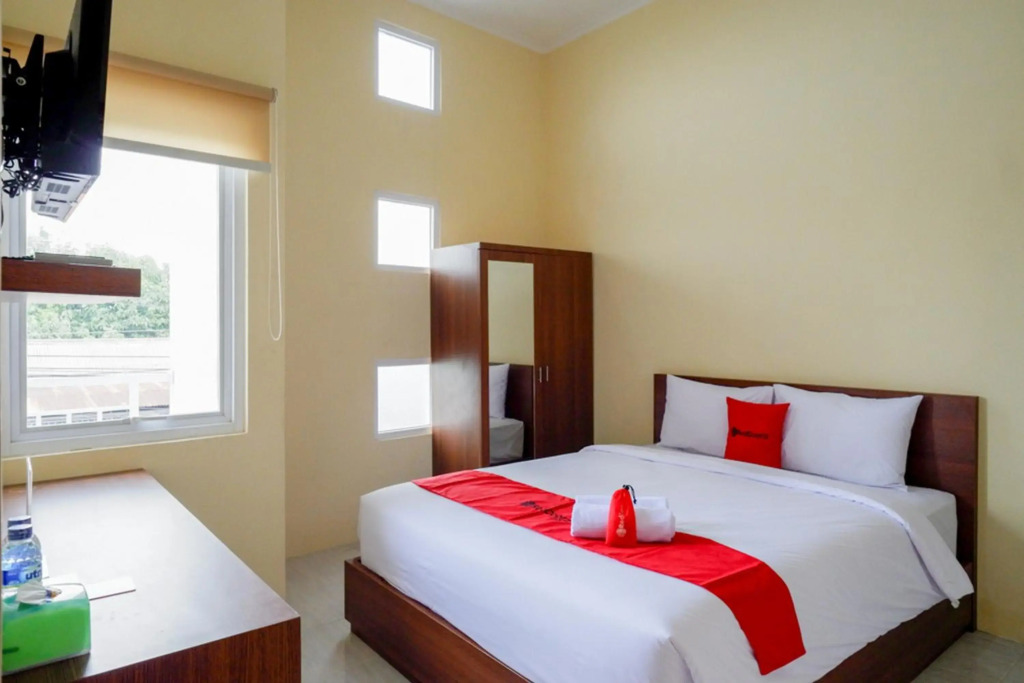 RedDoorz Syariah near Solo Square Mall