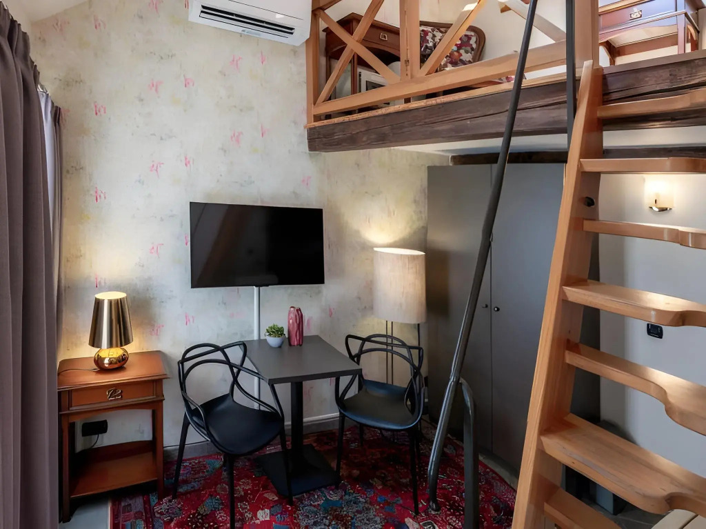 Chateau 9 Apartments by Adrez