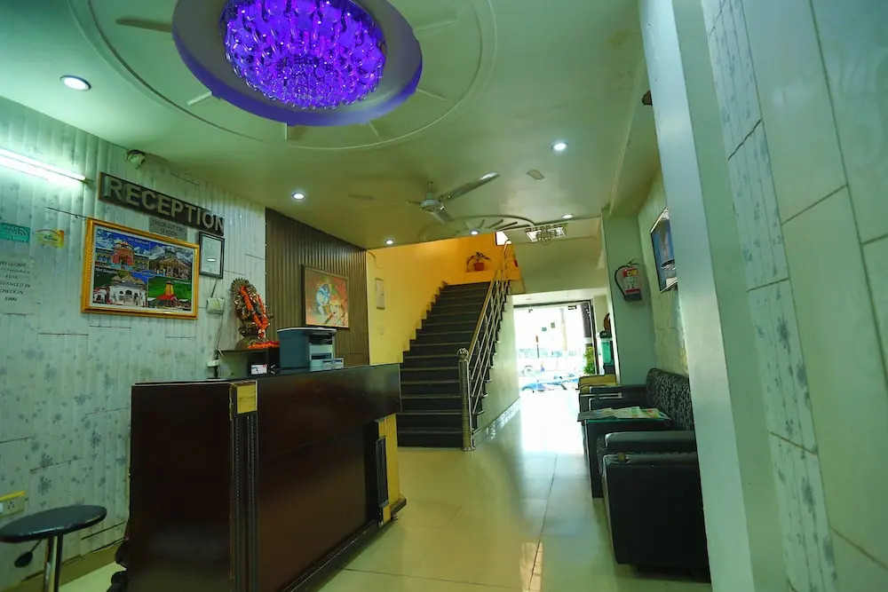 Hotel Paras Plaza