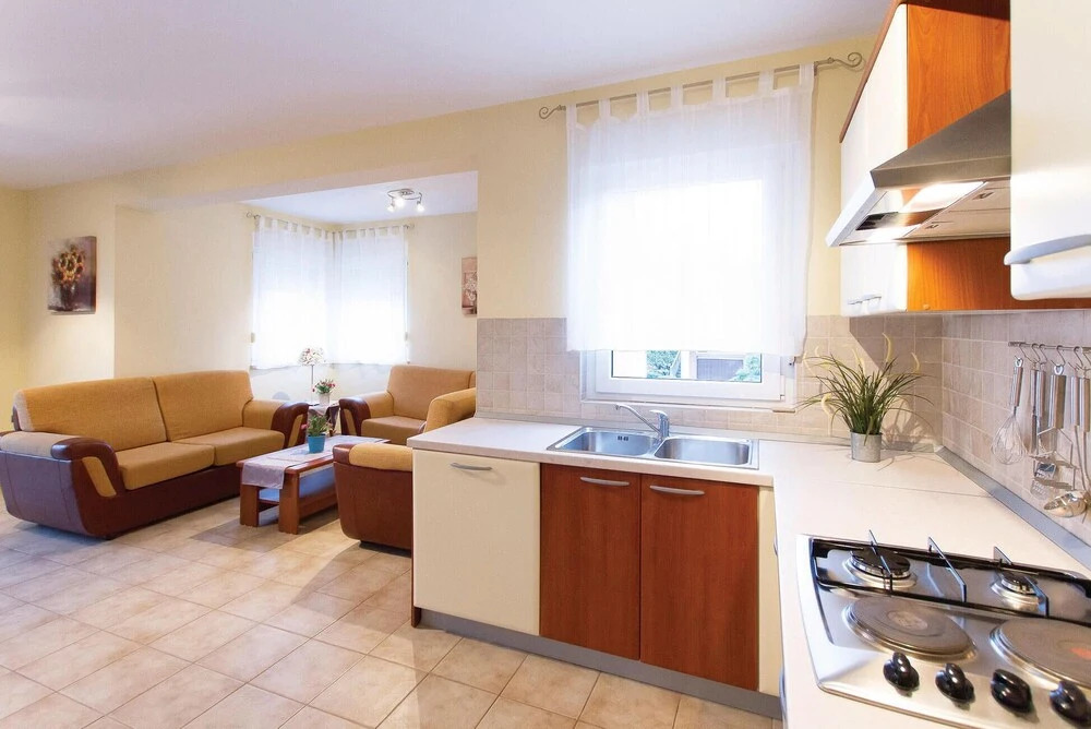 Beautiful Home in Palit With 4 Bedrooms and Wifi