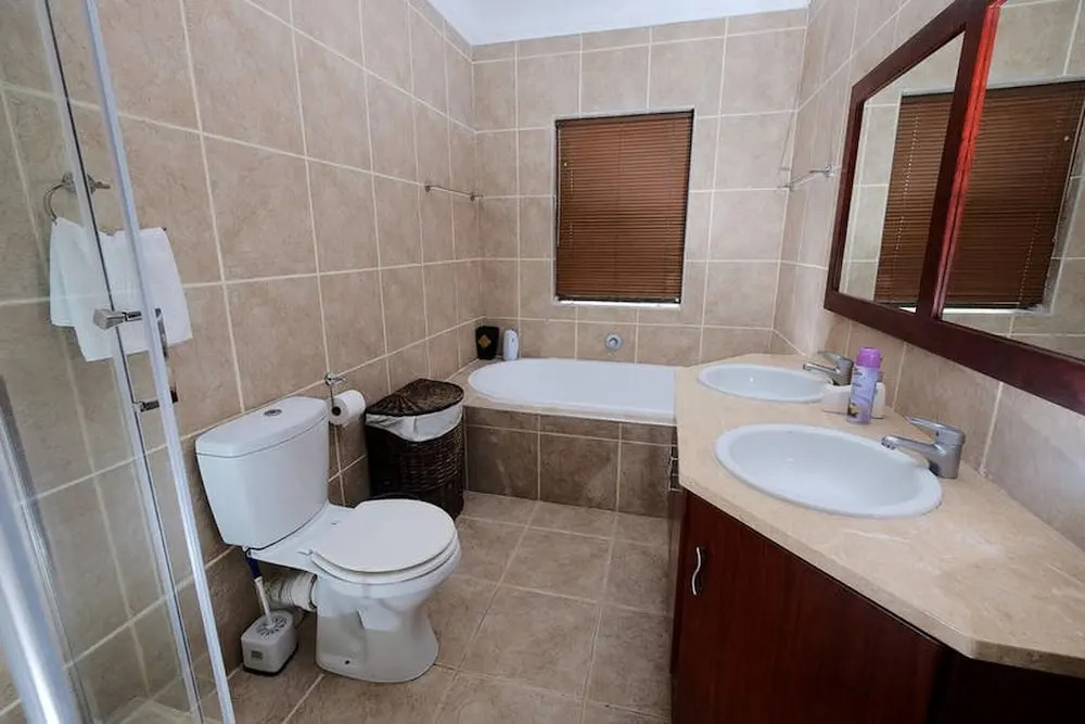 Charis to Theo - Relax in Style at This 3-bedroomed Langebaan Holiday House
