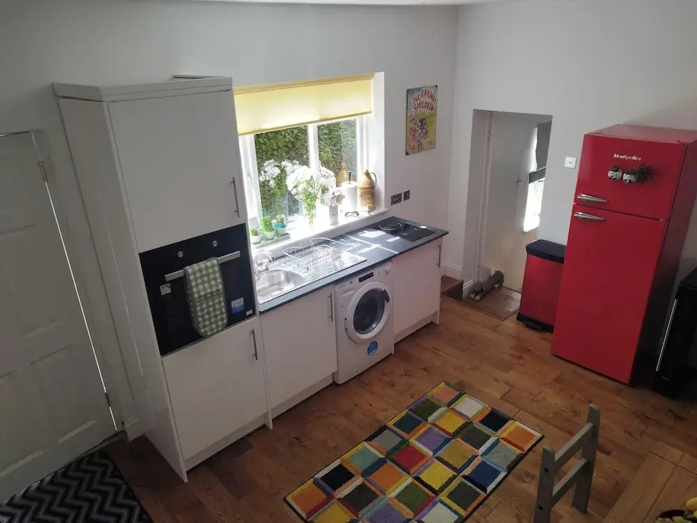 Old School House-2 Bedroom-sleeps 6-large Garden