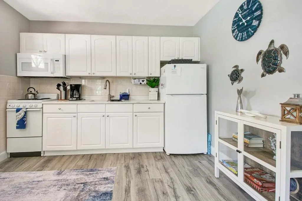 Five Palms Suite 103 - Daily - Weekly - Monthly