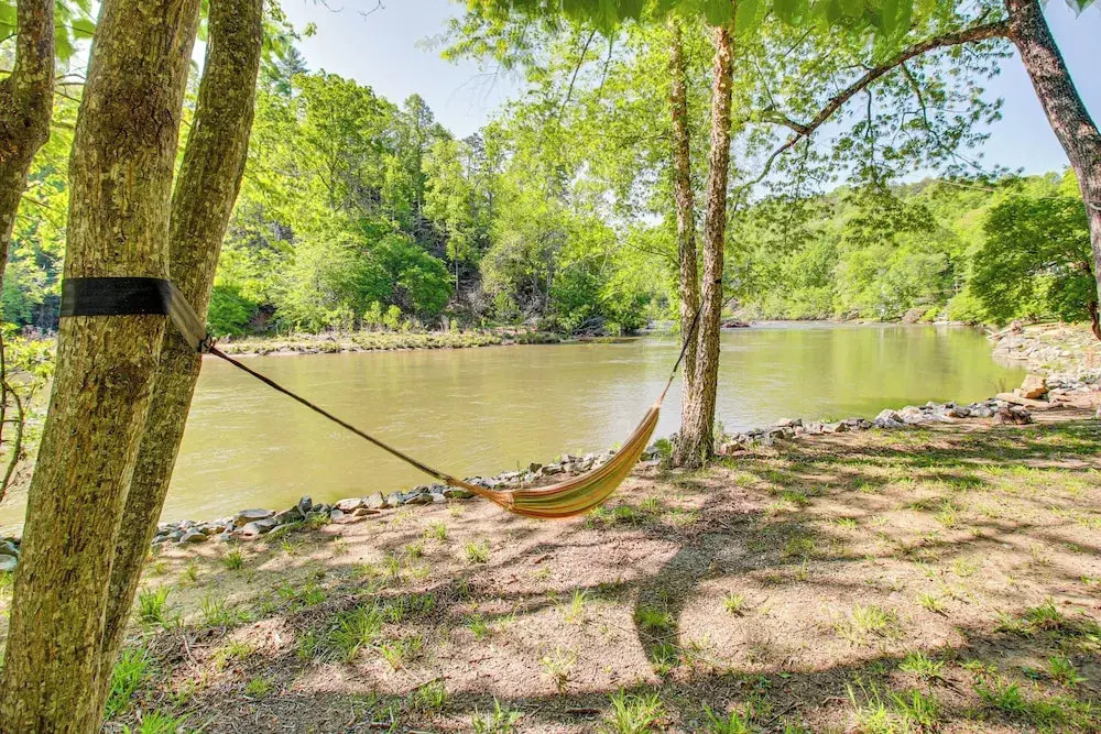 The River Rest Ellijay Cabin w/ Hot Tub