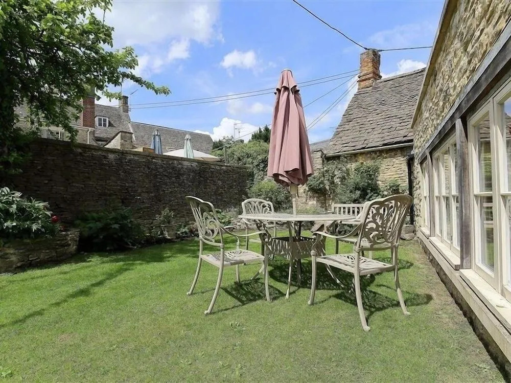 Coach House Burford, Burford