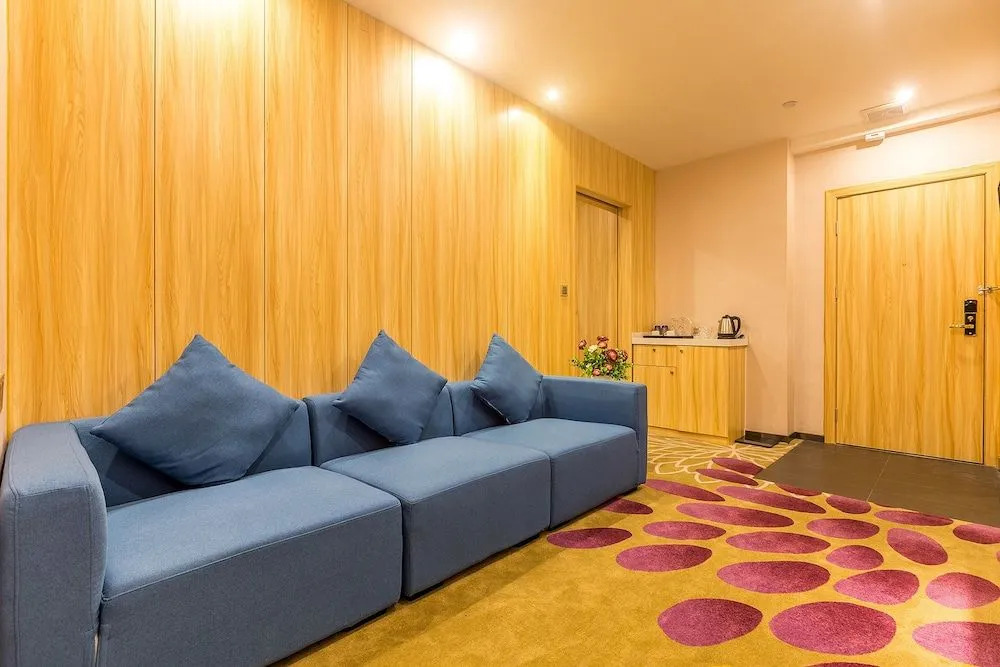 Q Hotel