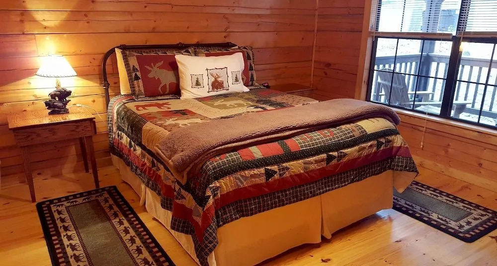 Leave It Behind 3 Bedroom Cabin by RedAwning