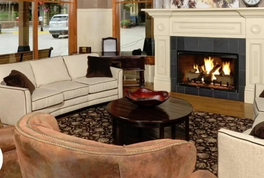 Perfectly Placed 2 Bedroom Vacation Rental in Historic Downtown Breckenridge with Access to Hot Tub and Pool
